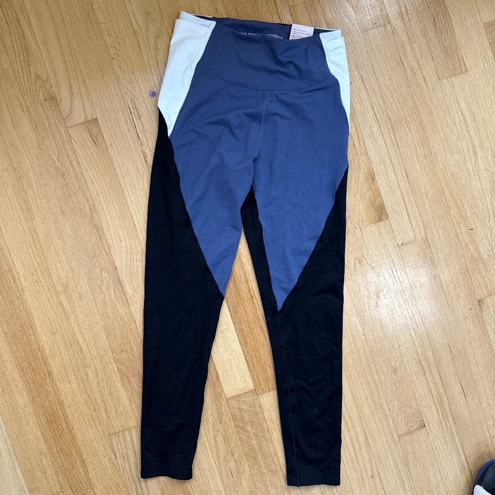 Victoria’s Secret size 8 High rise 7/8 length leggings, brand new with tags